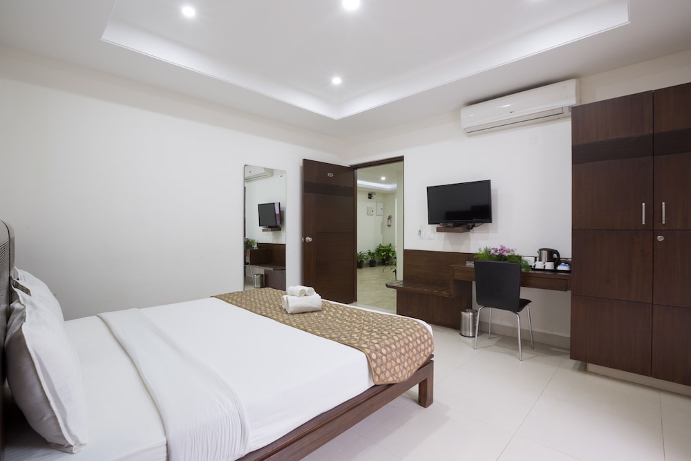 THE SANCTUM SUITES 19/43