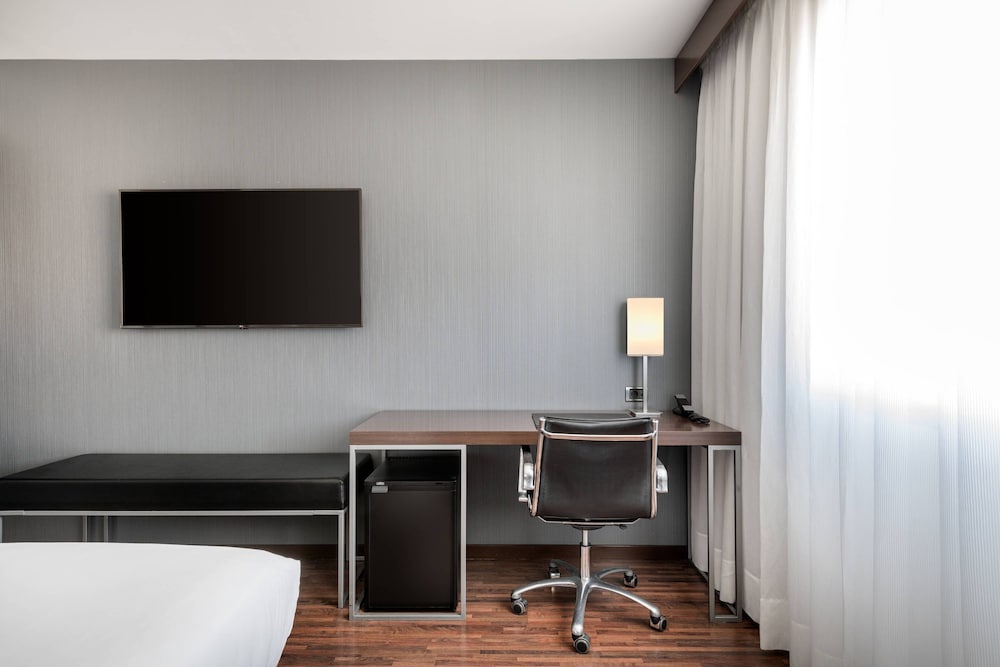 AC Hotel Alicante by Marriott 56/59
