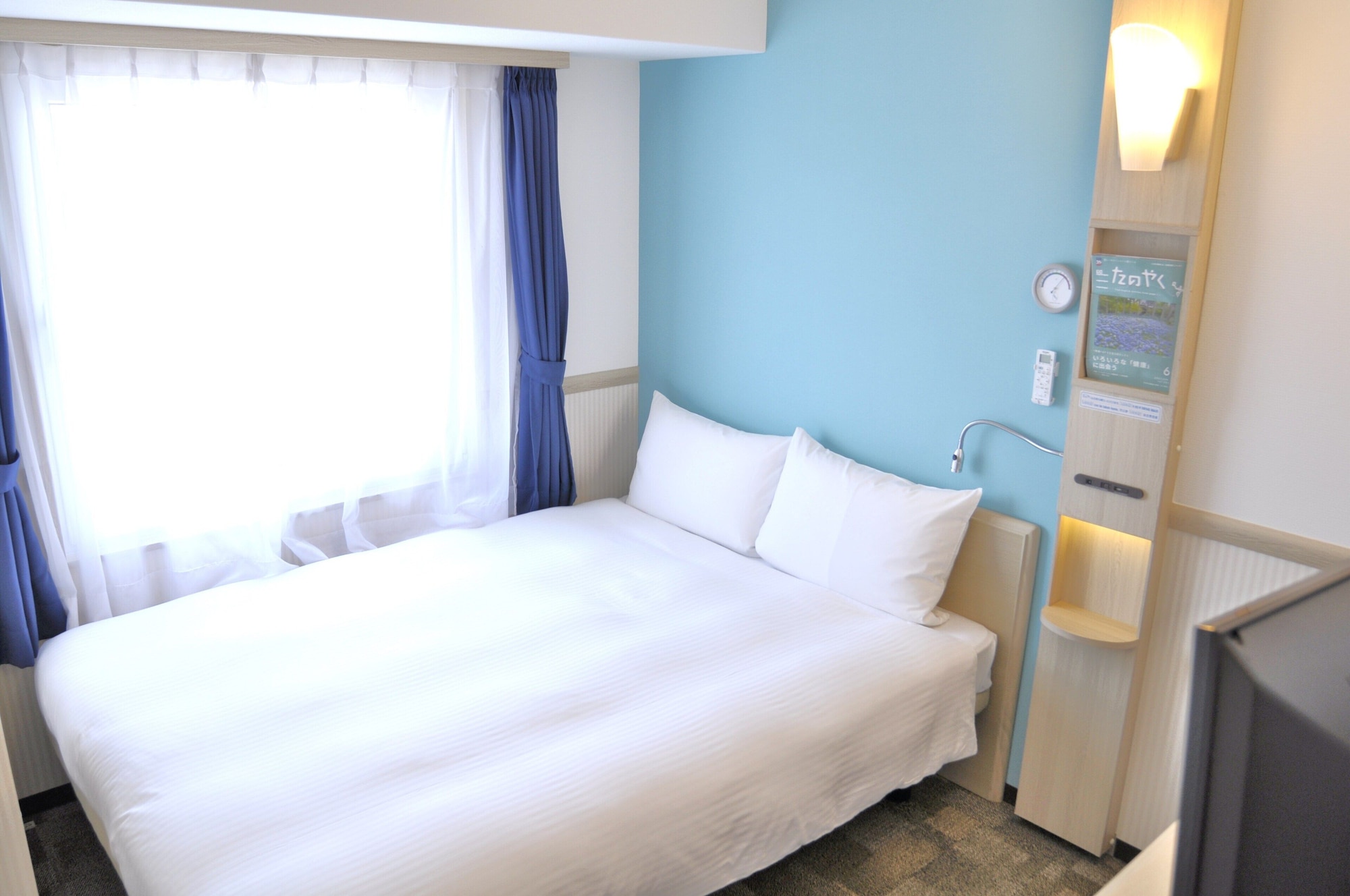 ECONOMY, DOUBLE BED, SMOKING