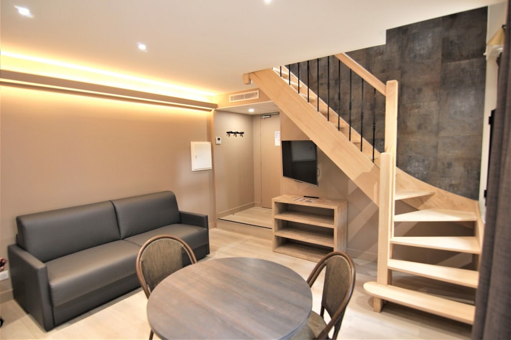Montaigne 30/50