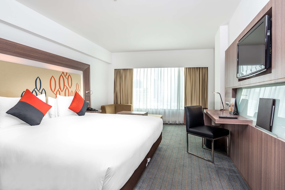GUEST ROOM, KING BED
