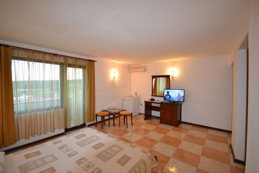 Hotel More 30/50
