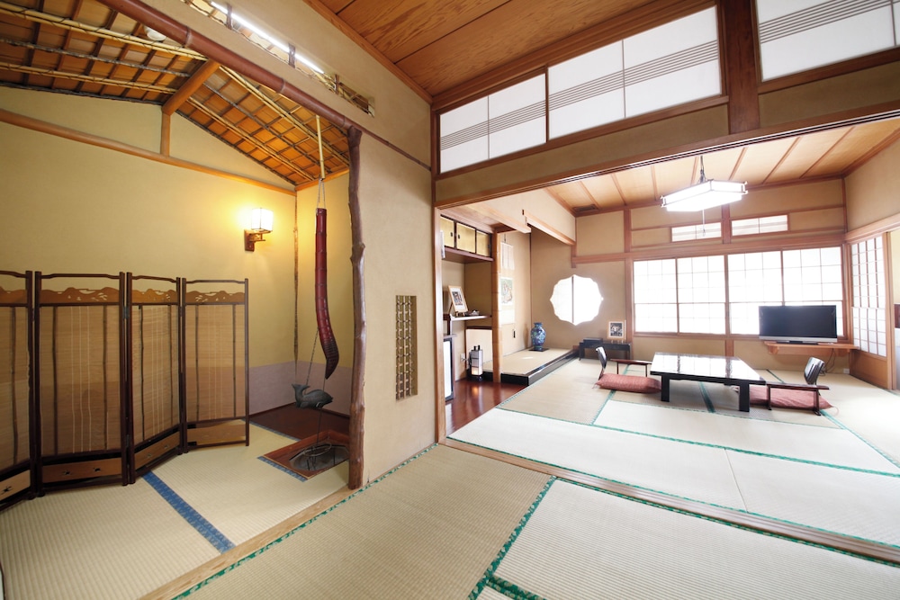 Shimobe Hotel 38/67