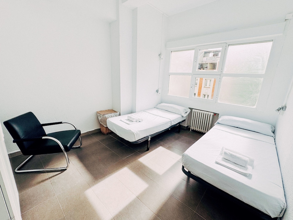 Madvibes Hostel 50/60