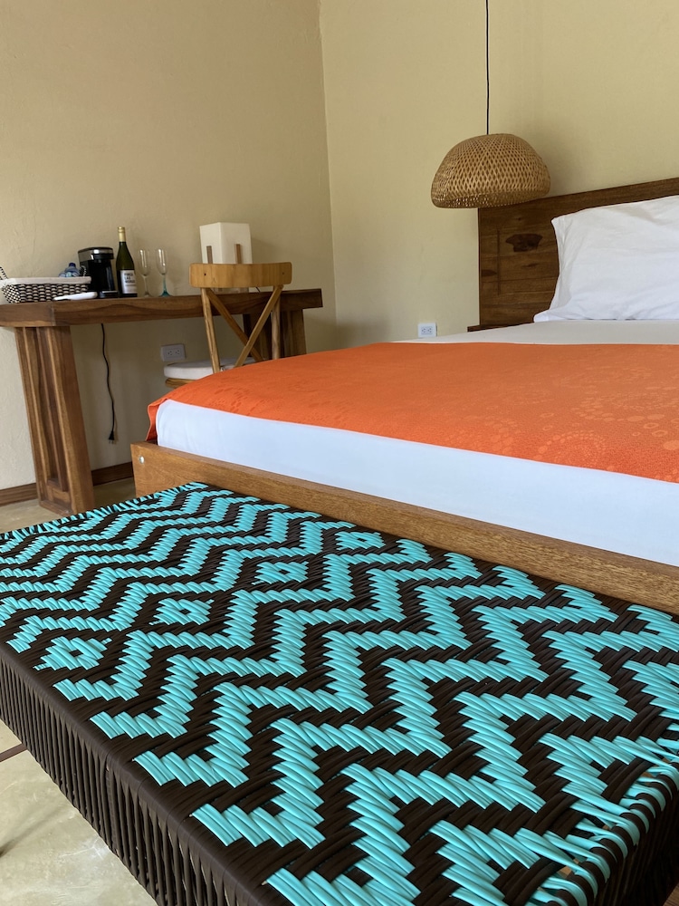 Tay Beach Hotel 32/75