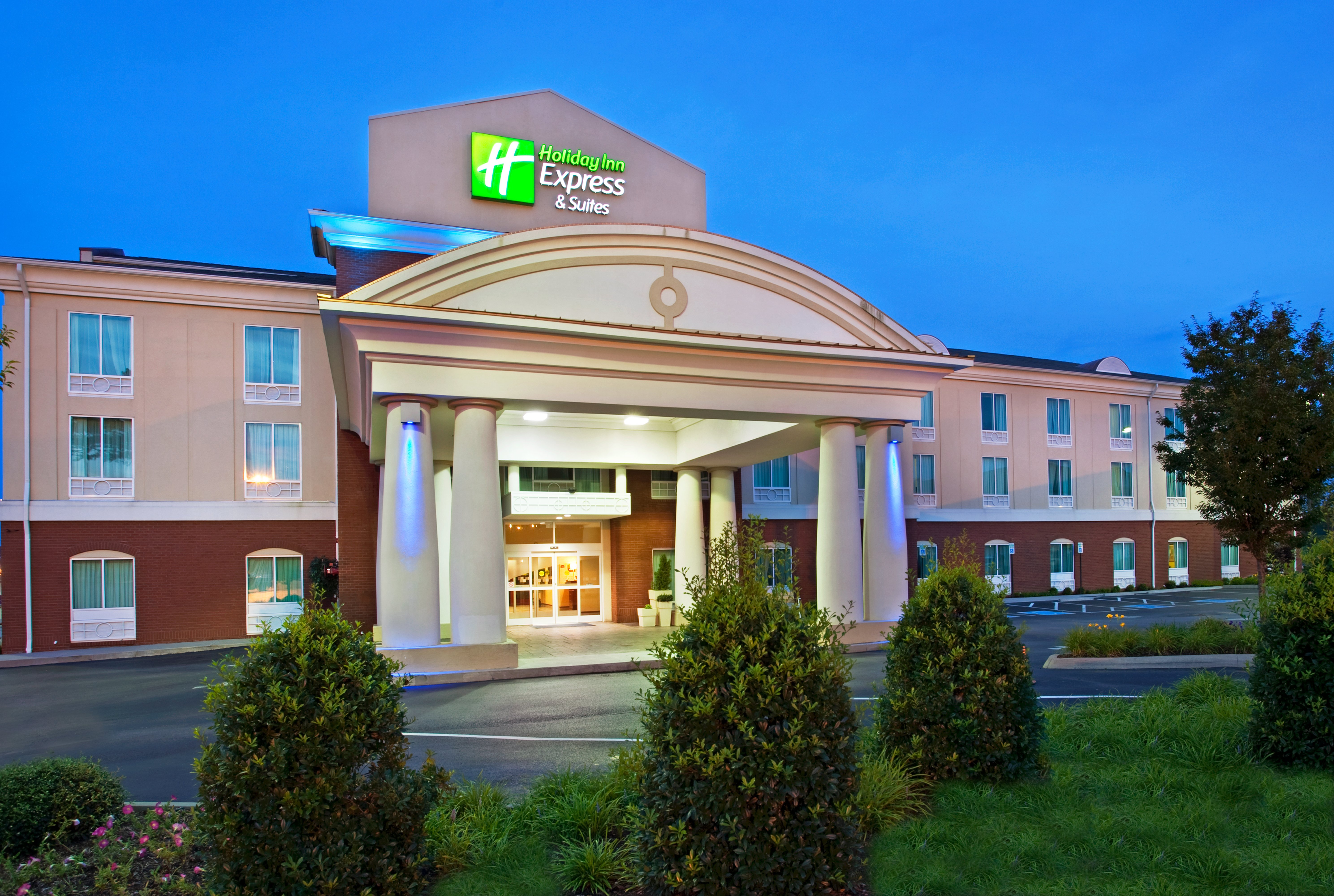 Holiday Inn Express & Suites Lenoir City (Knoxville Area) 2/25
