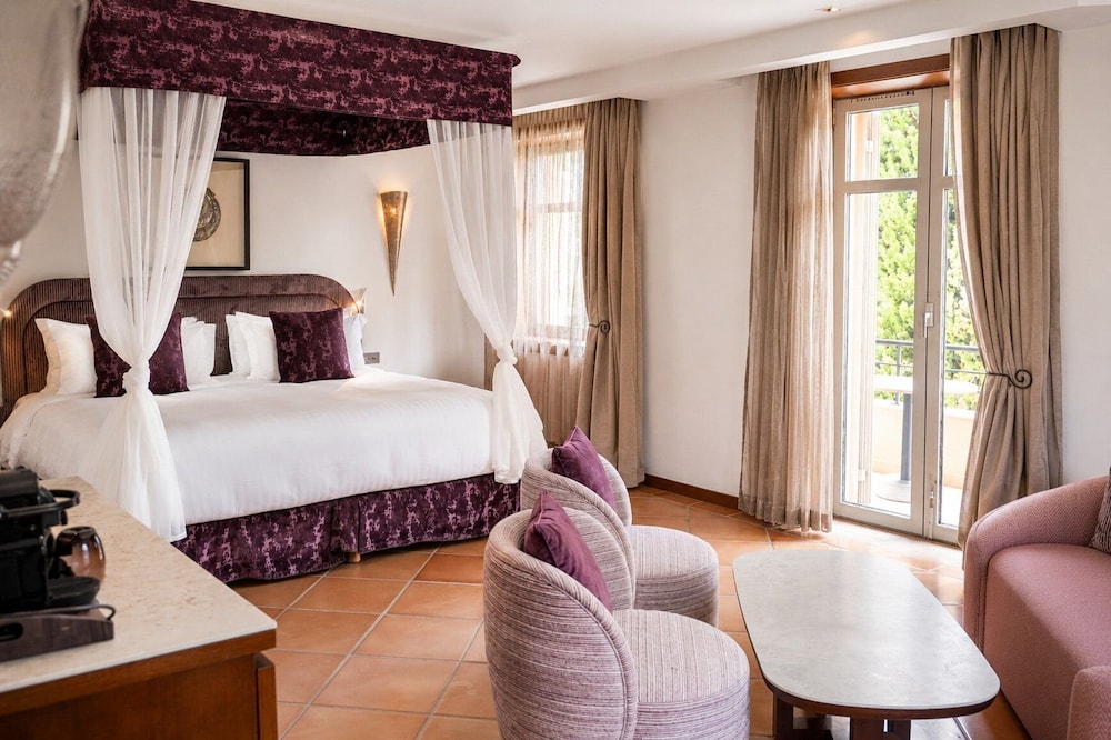 Suite, King Bed, Garden View, Balcony