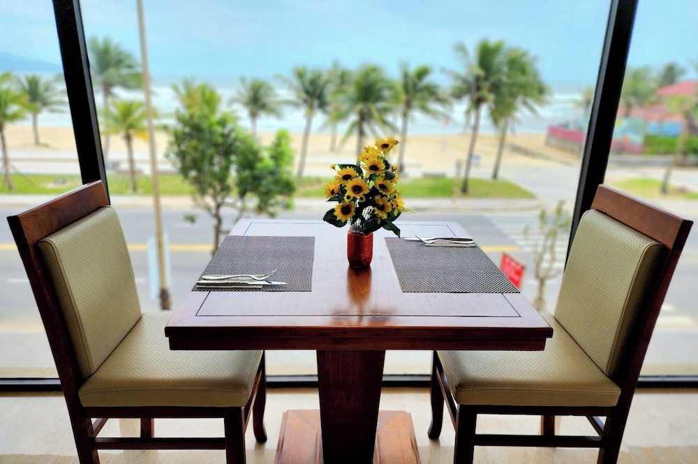 Yarra Ocean Suites Danang 40/58