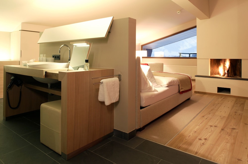 MAVIDA BALANCE HOTEL AND SPA 67/79