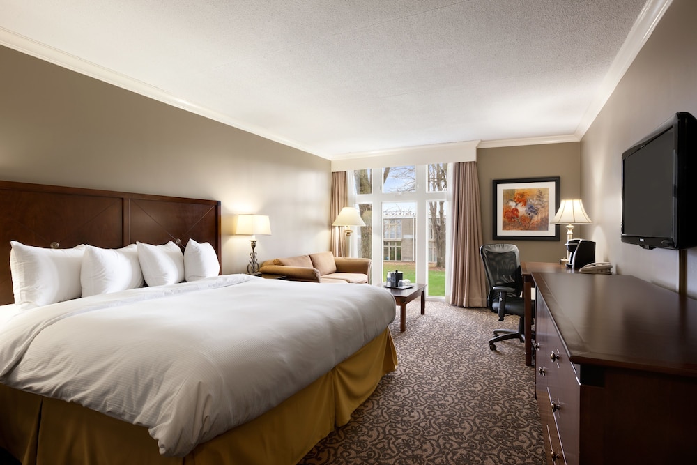 Ramada By Wyndham Cornwall 25/71