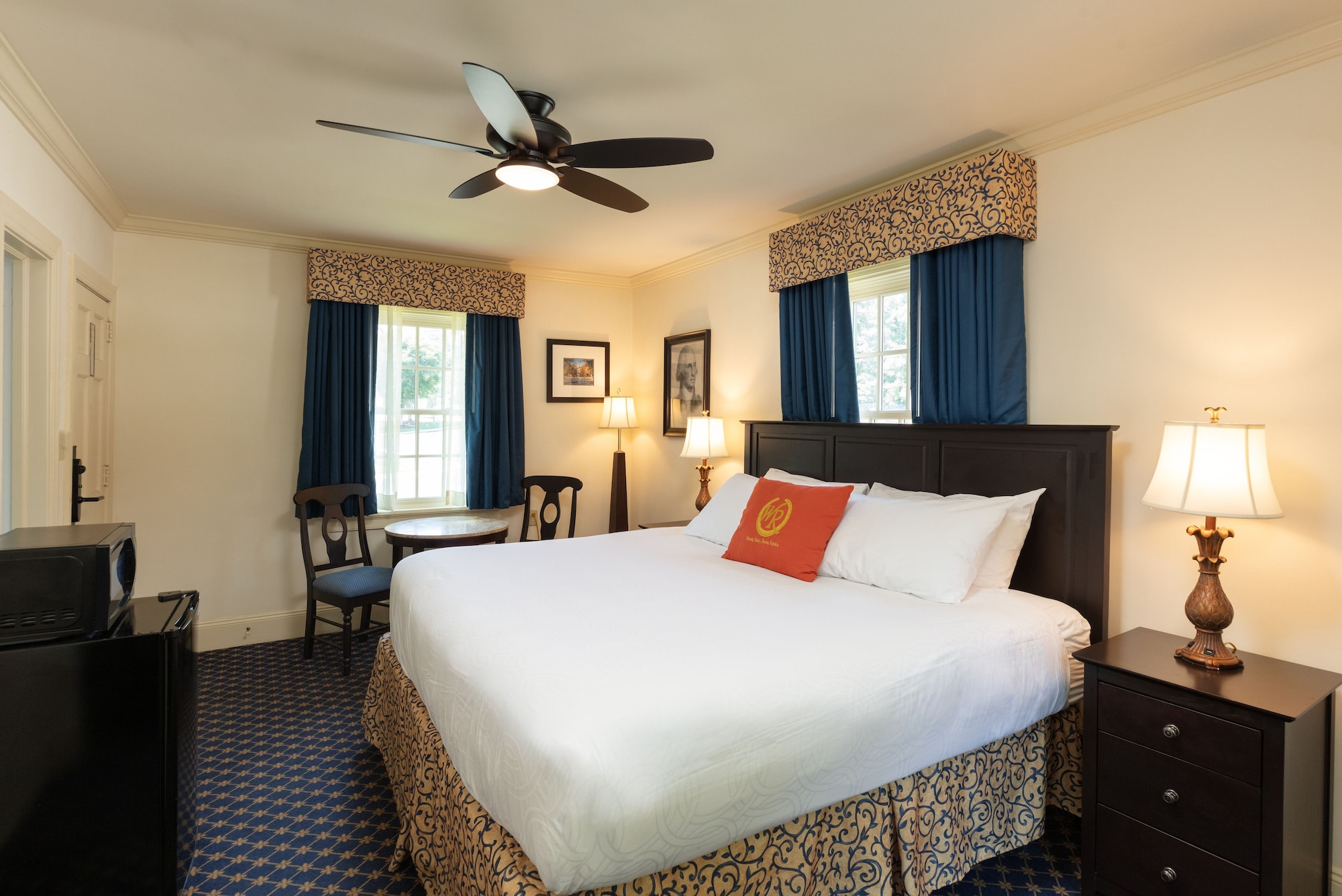 COLONIAL, KING BED