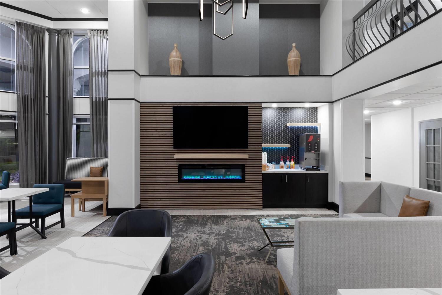 La Quinta Inn & Suites by Wyndham Houston Bush IAH South 26/46