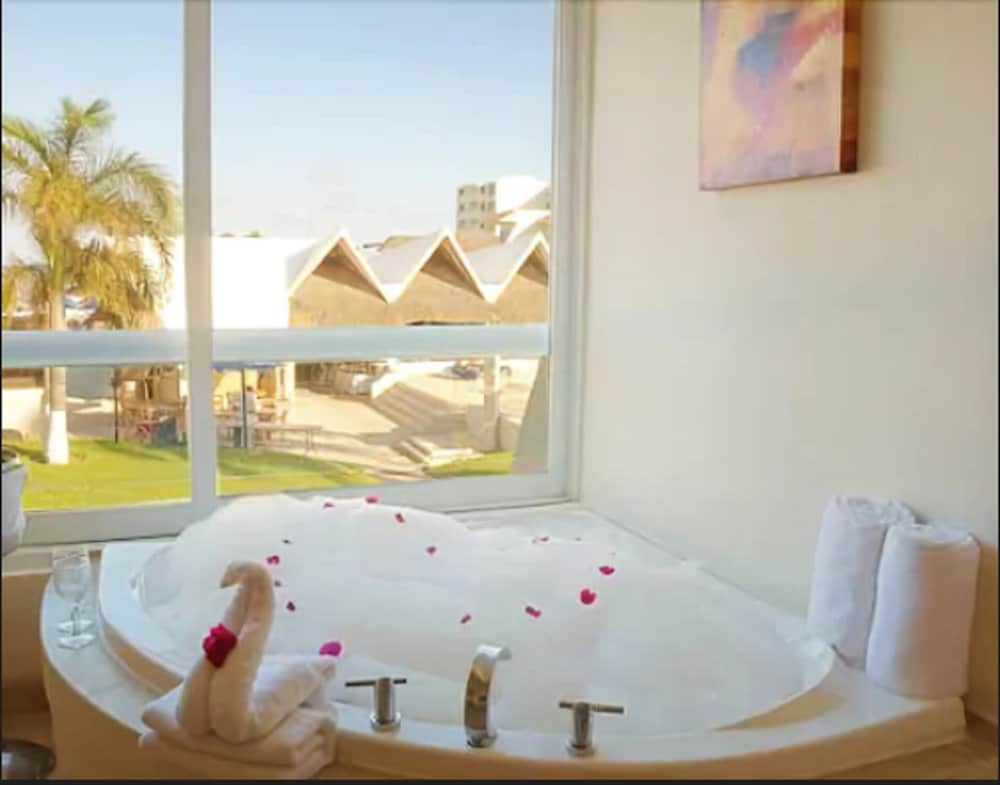 Ocean Spa Hotel Cancun All Inclusive 10/73