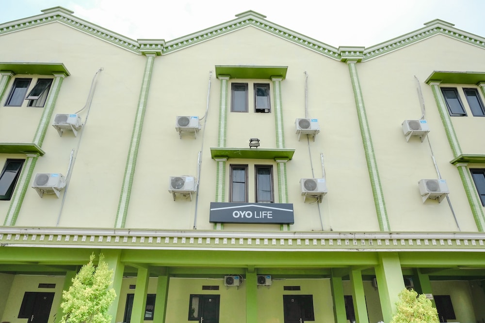 Oyo 2508 Alba Suites Homestay 1/16
