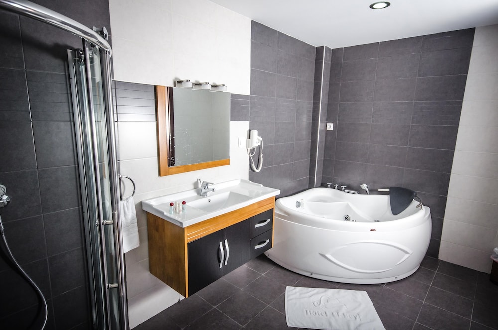 El Bey Hotel 50/50