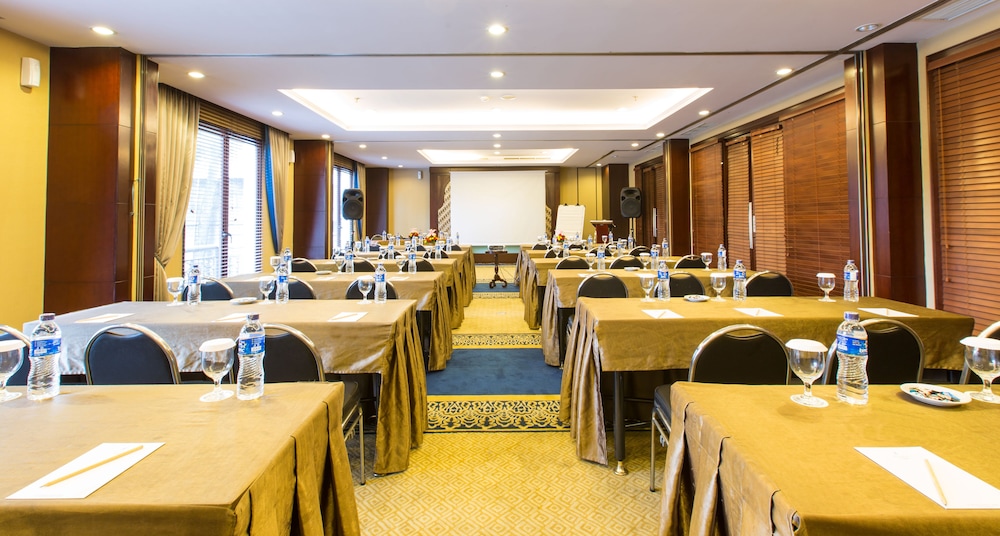 Asmila Boutique Hotel 33/37