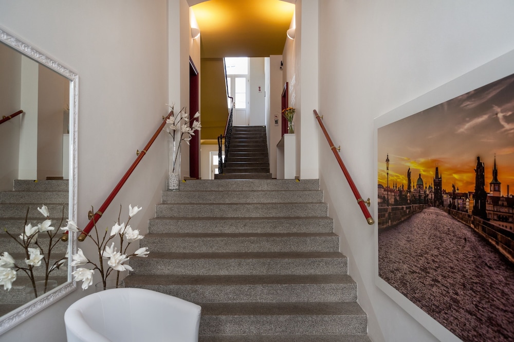 Residence Vocelova 8/44