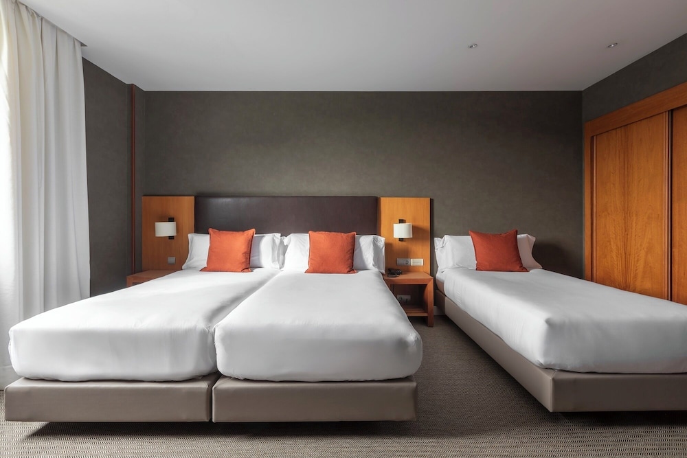Room, Triple