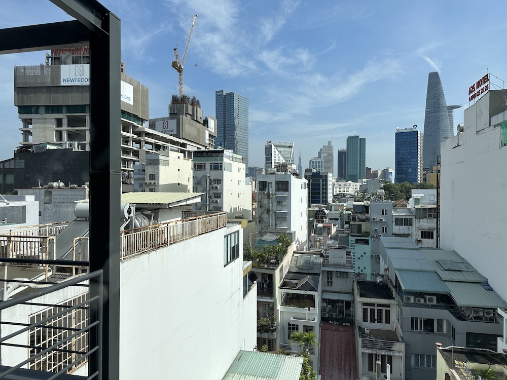 Triple E Hotel Metro Ben Thanh 47/50