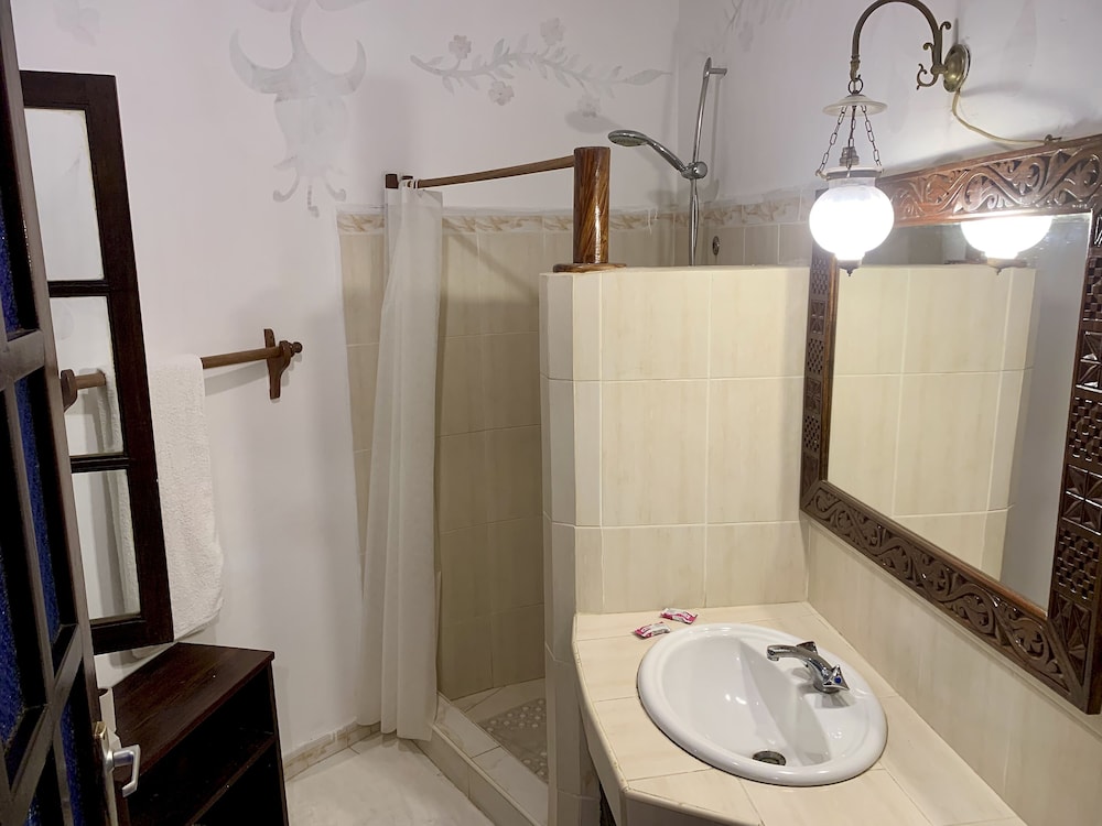 Kenyan House Boutique Hotel 31/36
