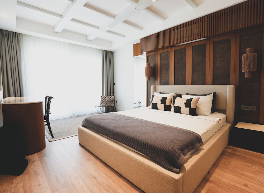 2 BEDROOMS, CONDO, FAMILY