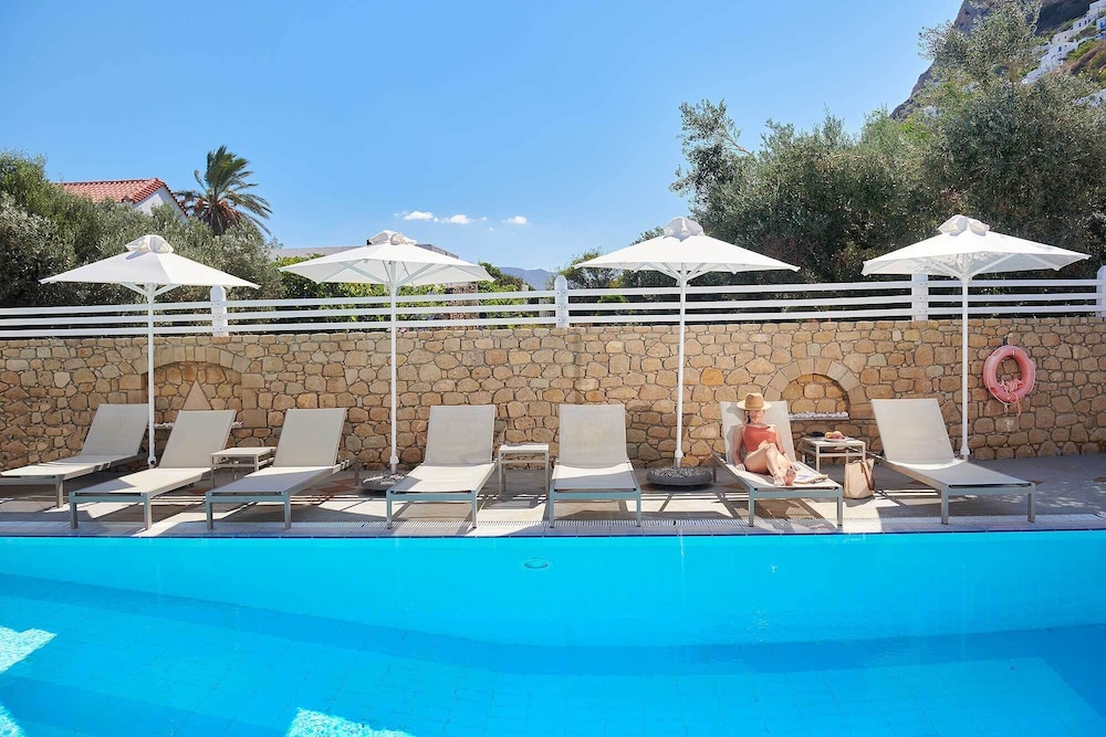 Perigiali Hotel 45/50