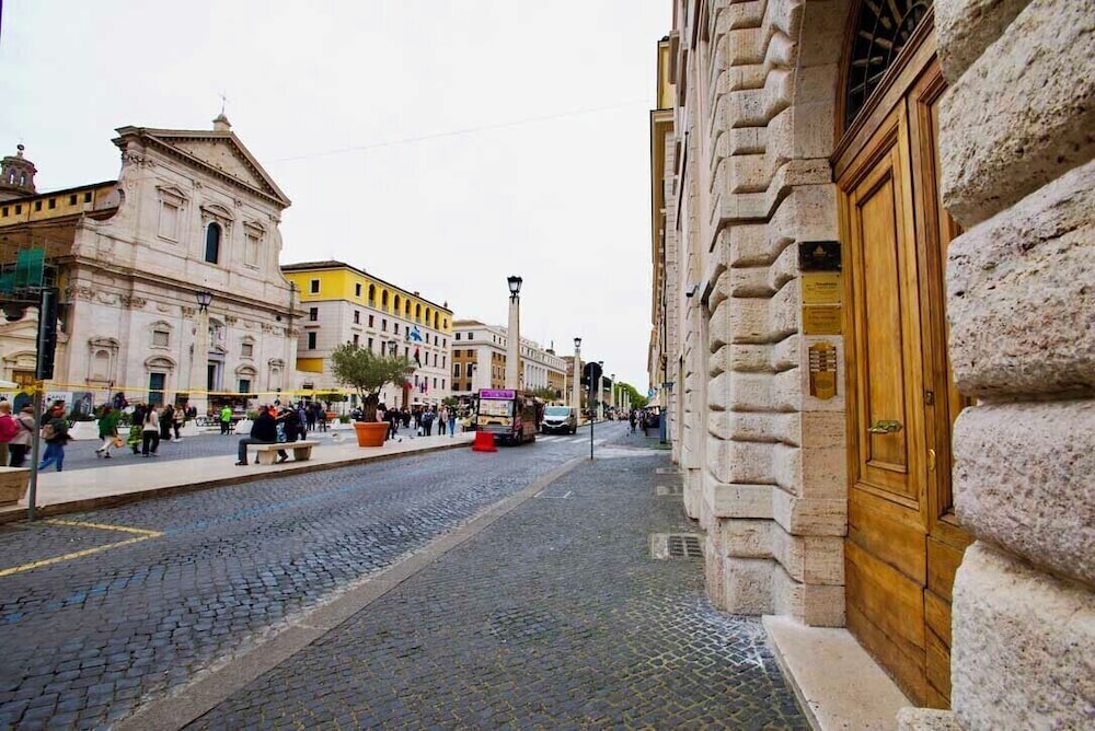 Saint Peter Six Rooms And Suites 60/67