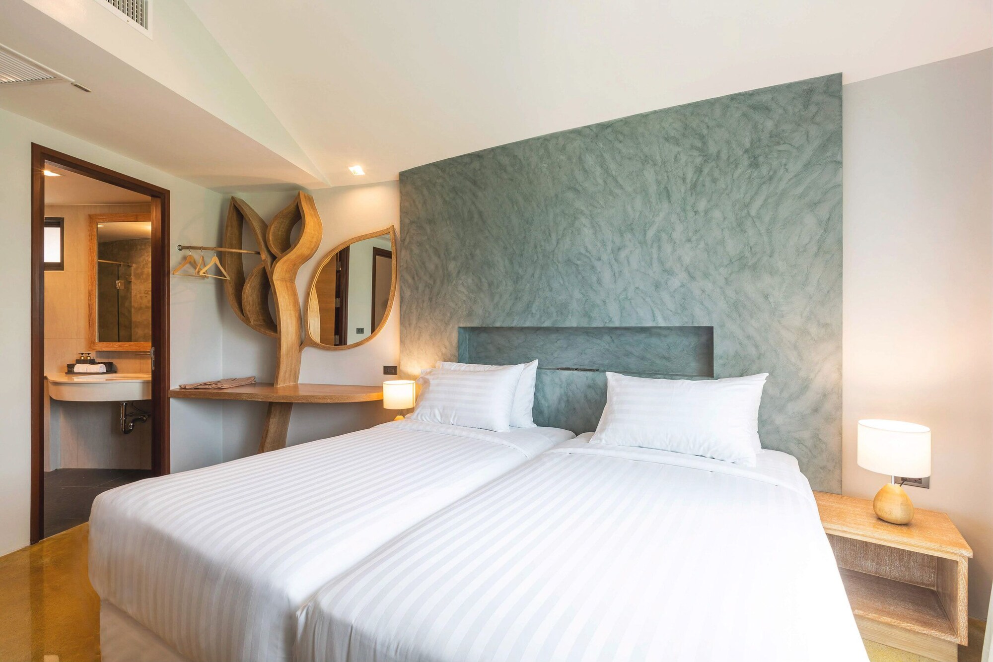 2 Bedrooms, Pool, Villa, King and Twin Beds, River Front