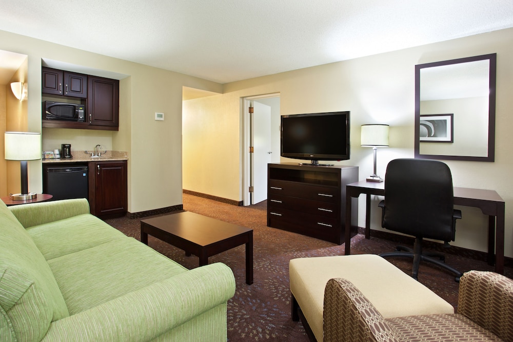 Holiday Inn Express Hotel And Suites Pittsburgh Airport 20/64