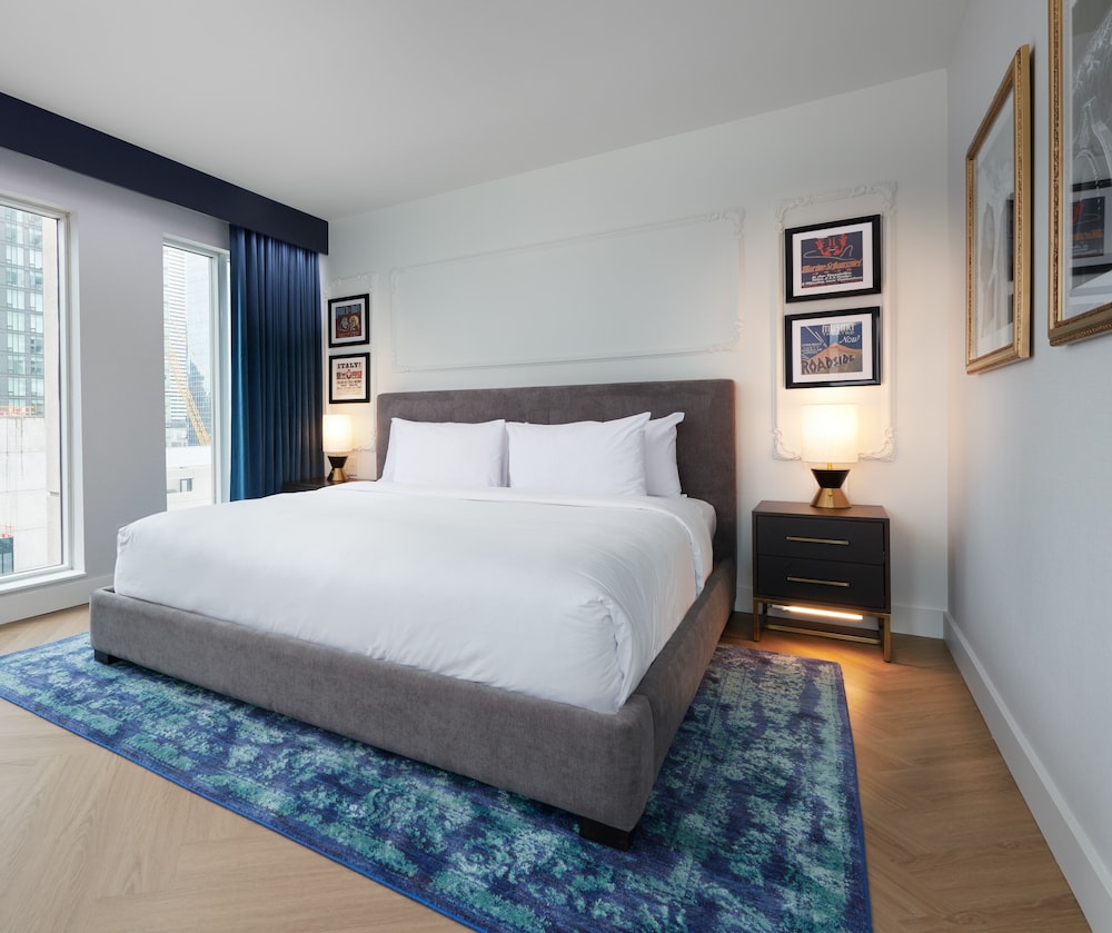 DELUXE, SUITE, KING BED, SOFA