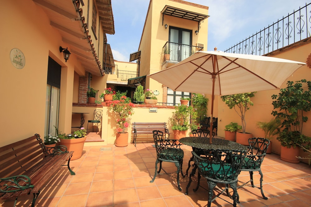 Villa Mirasol Hotel 67/74