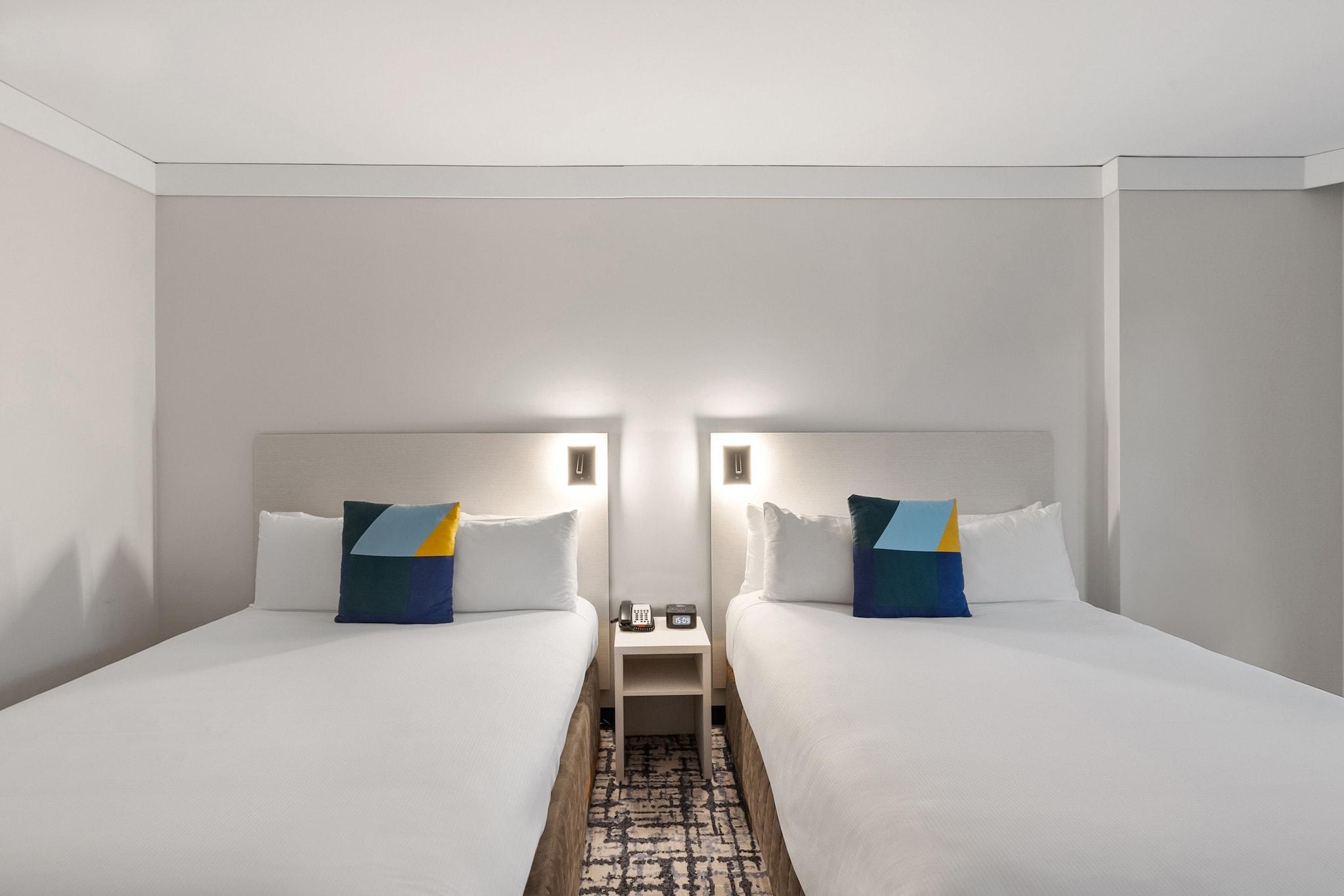 EXECUTIVE, KING BED