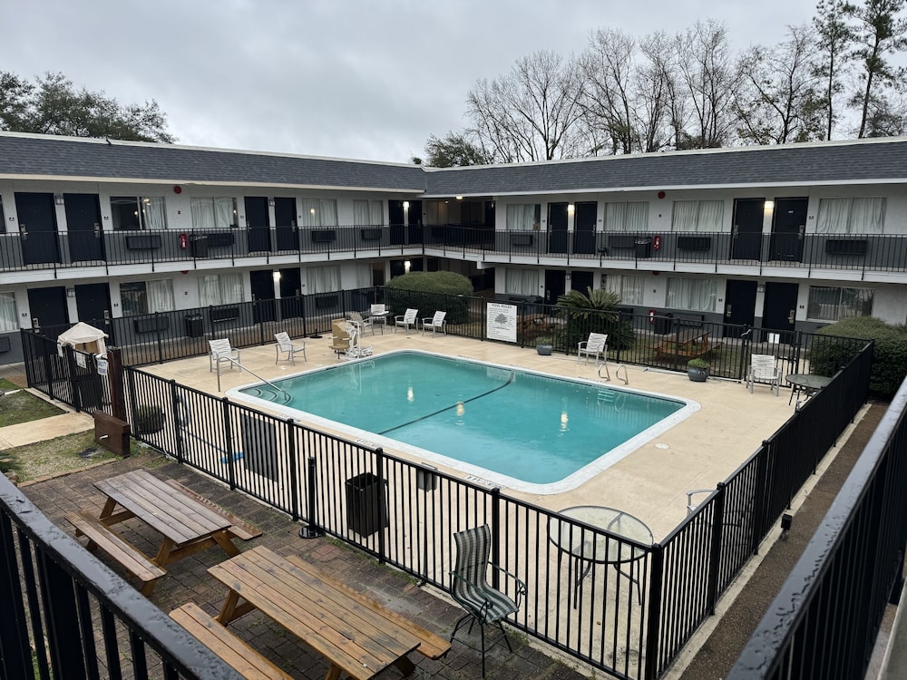 Capital O Hotel Richmond Hill/Savannah area I-95 29/48
