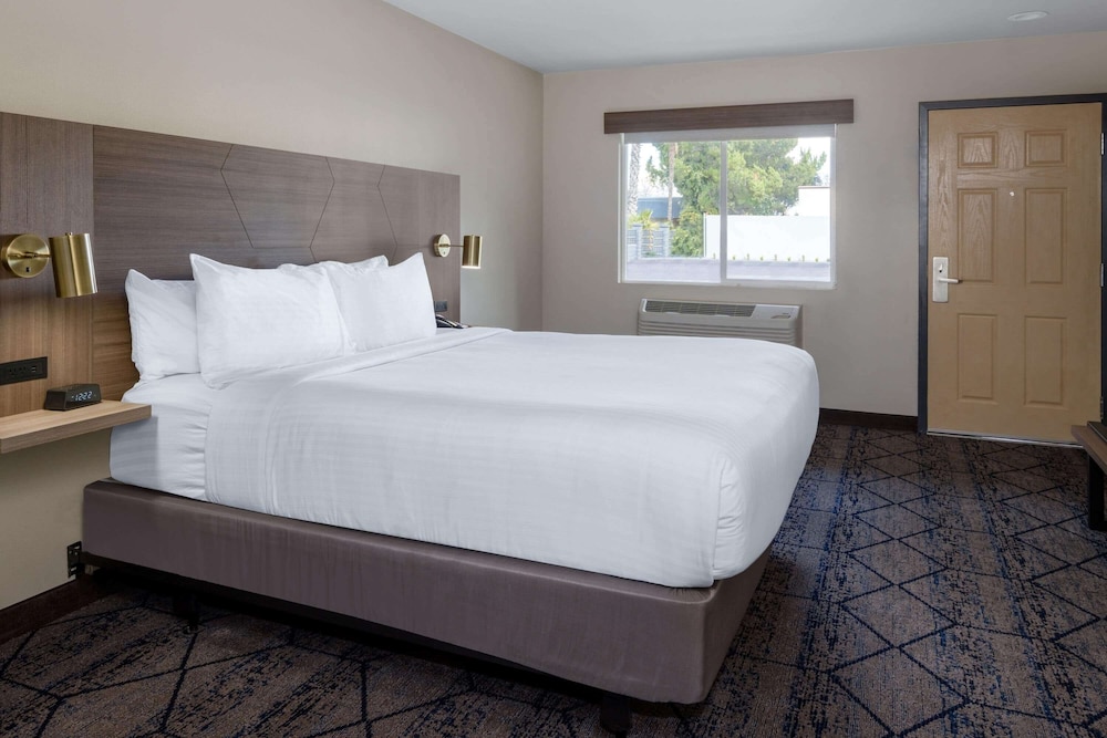 Ramada by Wyndham Modesto Yosemite Area 9/43