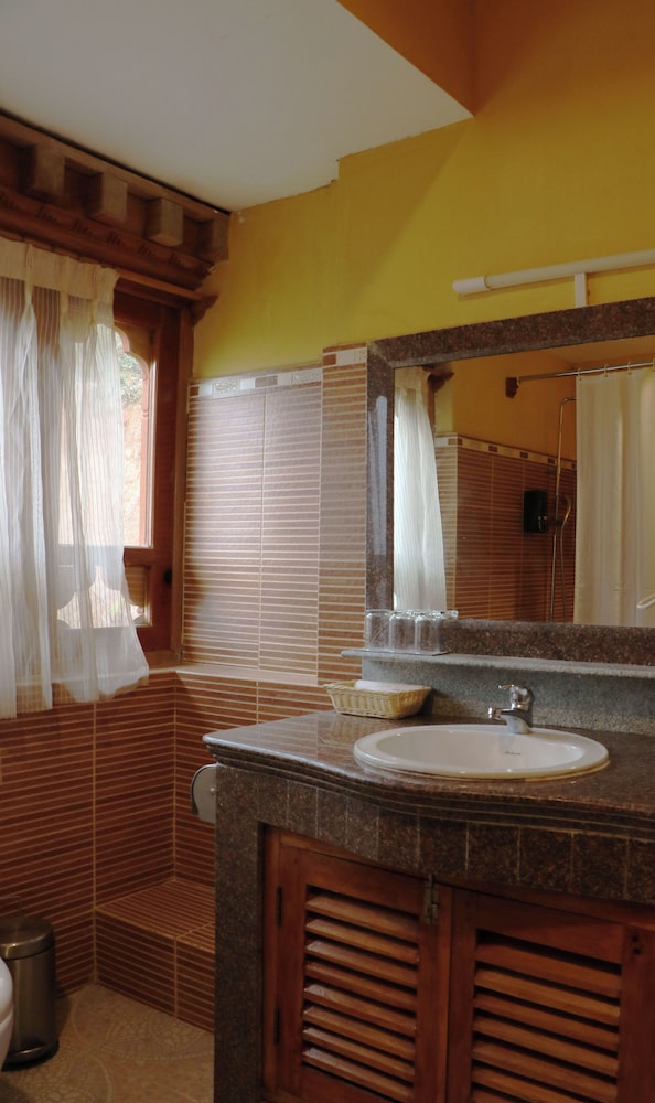 Tiger Nest Resort 50/50
