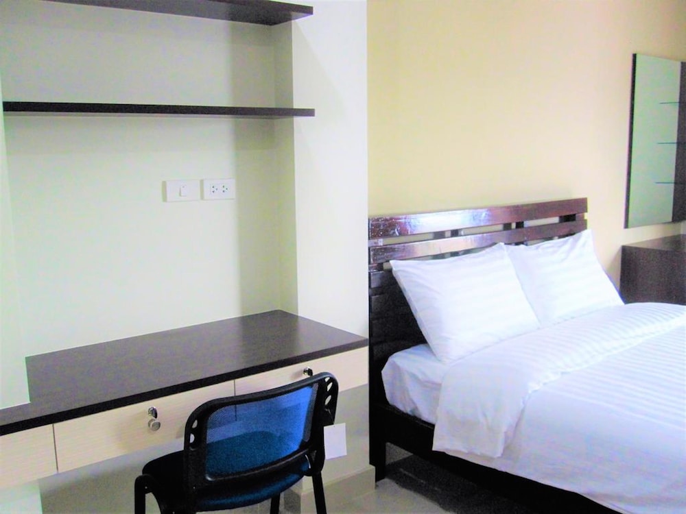 Corner One Residence 7/26