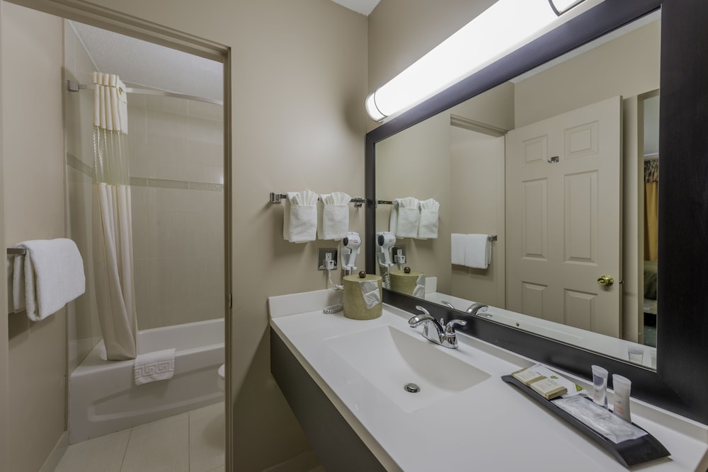 Howard Johnson By Wyndham Downtown Kamloops 17/33