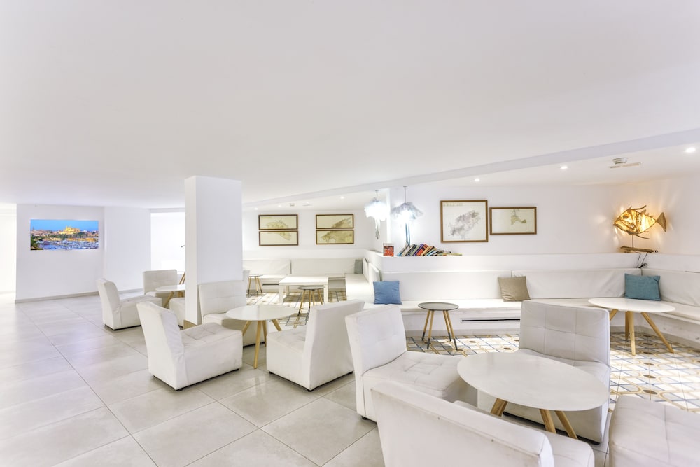 Fergus Style Cala Blanca Suites 27/37