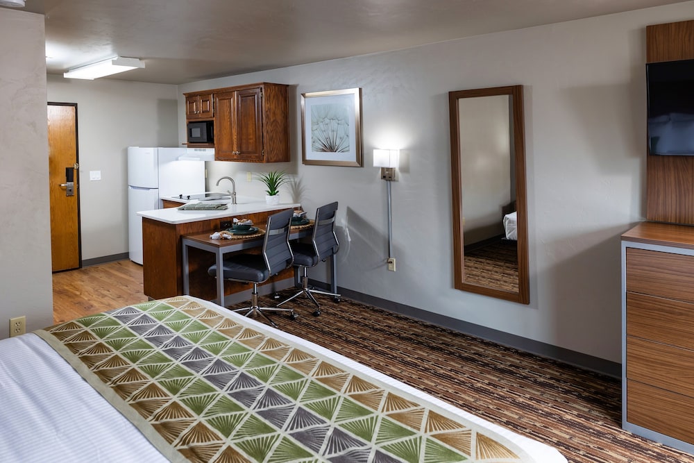 Extended Stay Airport 48/50