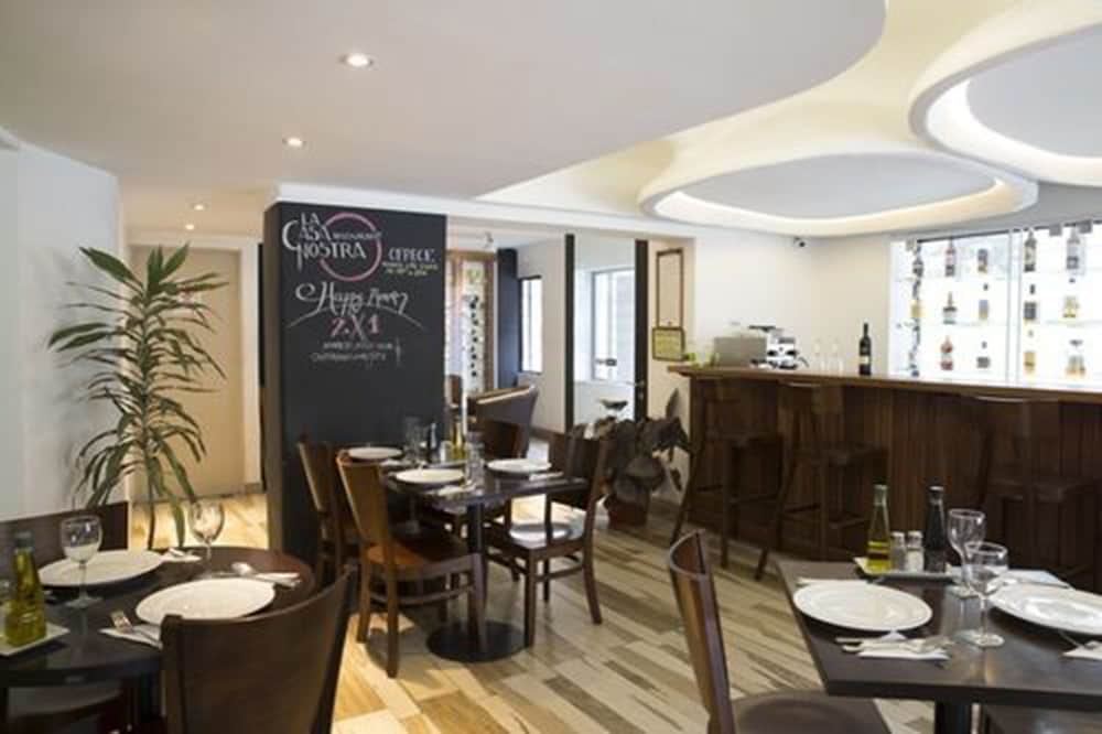 restaurant cafeteria