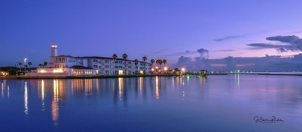 Lighthouse Inn At Aransas Bay 36/41