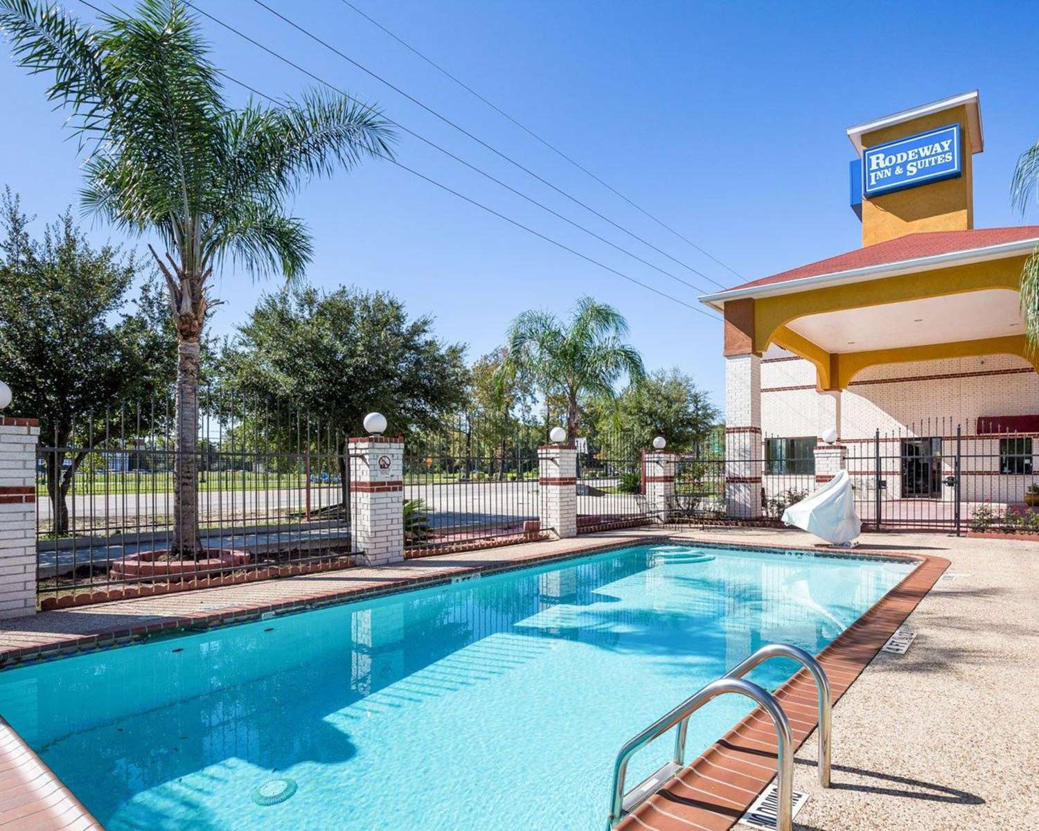 Rodeway Inn & Suites Humble IAH 21/34