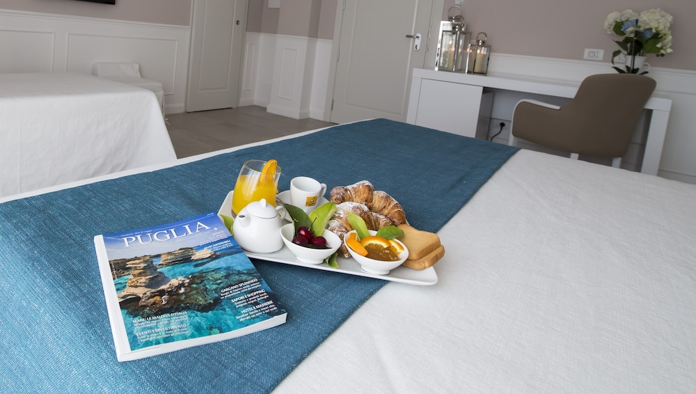 Bianco Riccio Suite Hotel 65/79