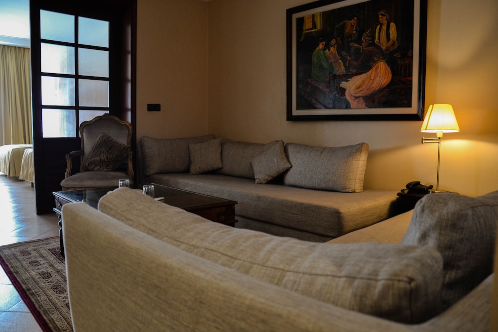 Azur Hotel 25/35