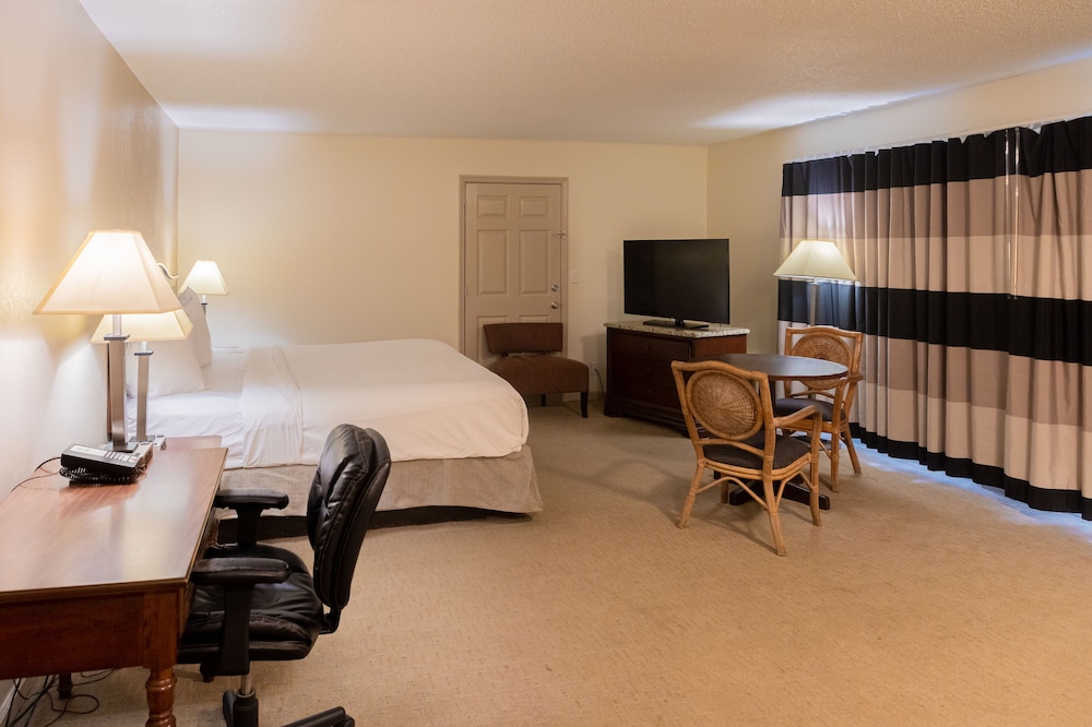 Cottonwood Suites Savannah Hotel and Conference Center 61/71