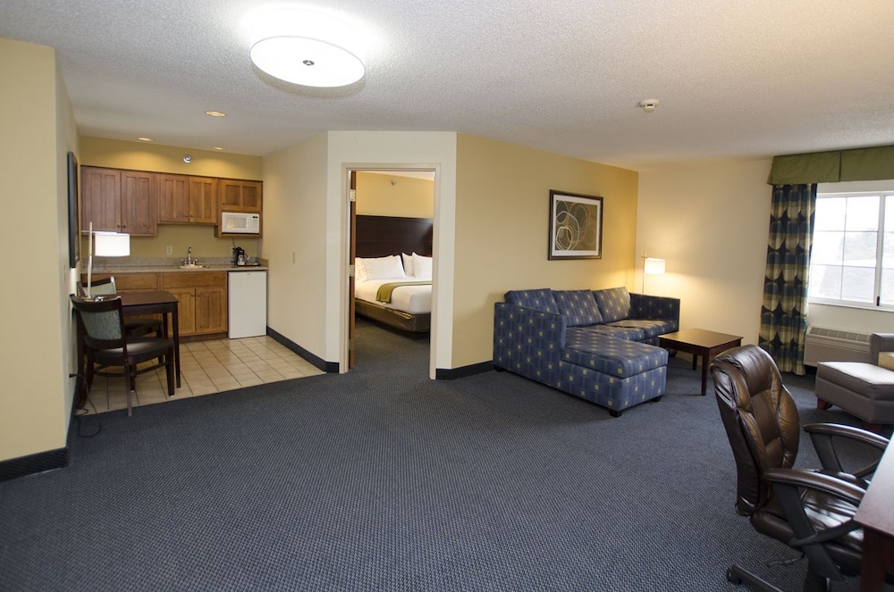 Holiday Inn Express Suites St Joseph 26/69