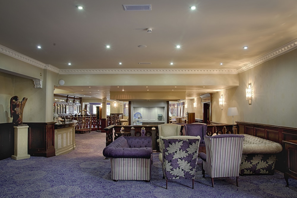 Woodford Dolmen Hotel 38/71