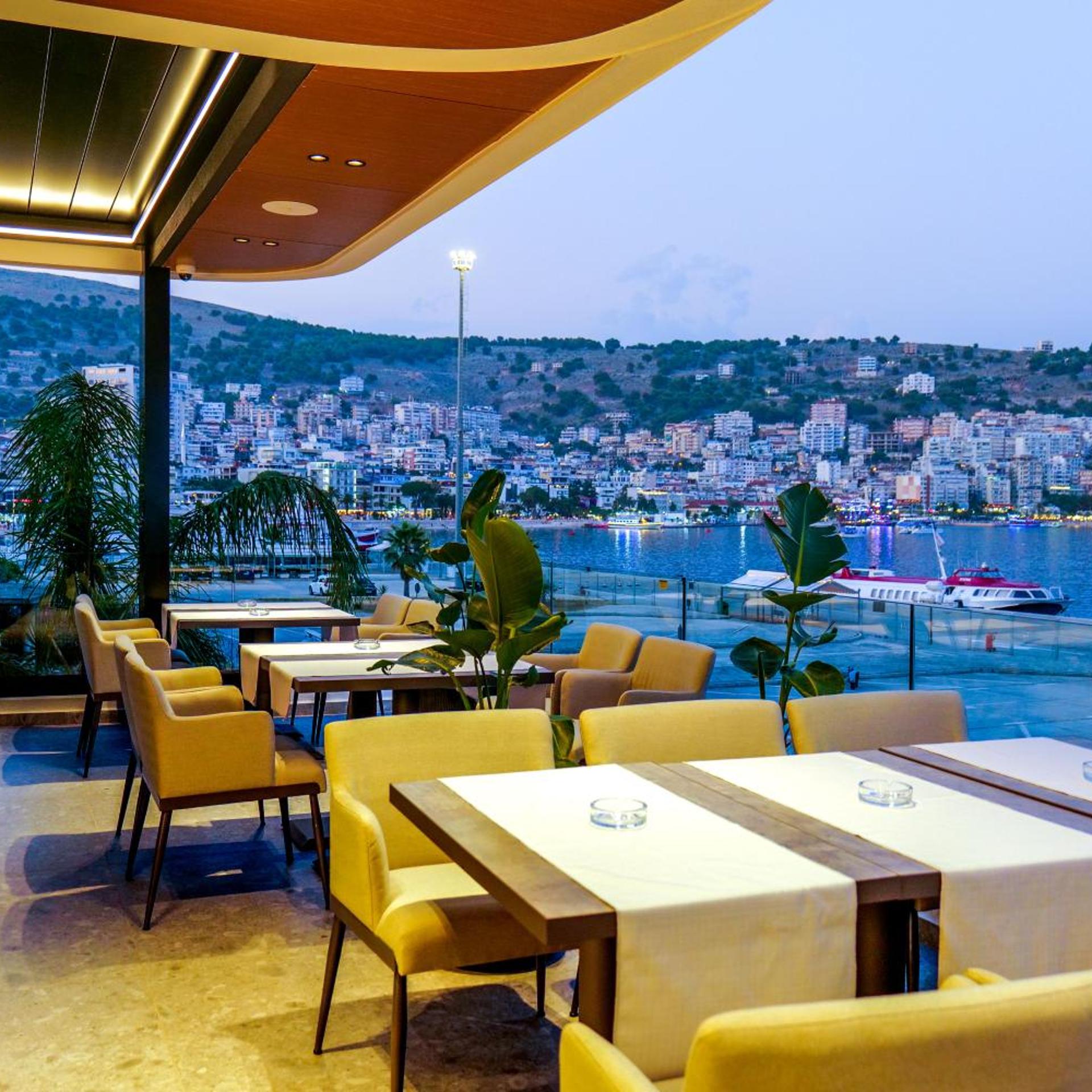 Yacht Premium Hotel 36/50