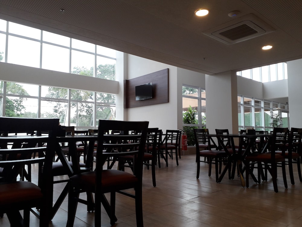 Lummina Hotel Mogi 38/50