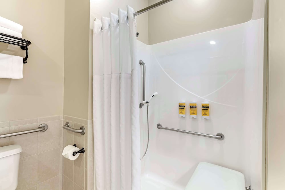 Suite, 2 Queen Beds, Sofa, Jetted Tub, Best Western Plus Dutch Haus Inn And Suites 6/7